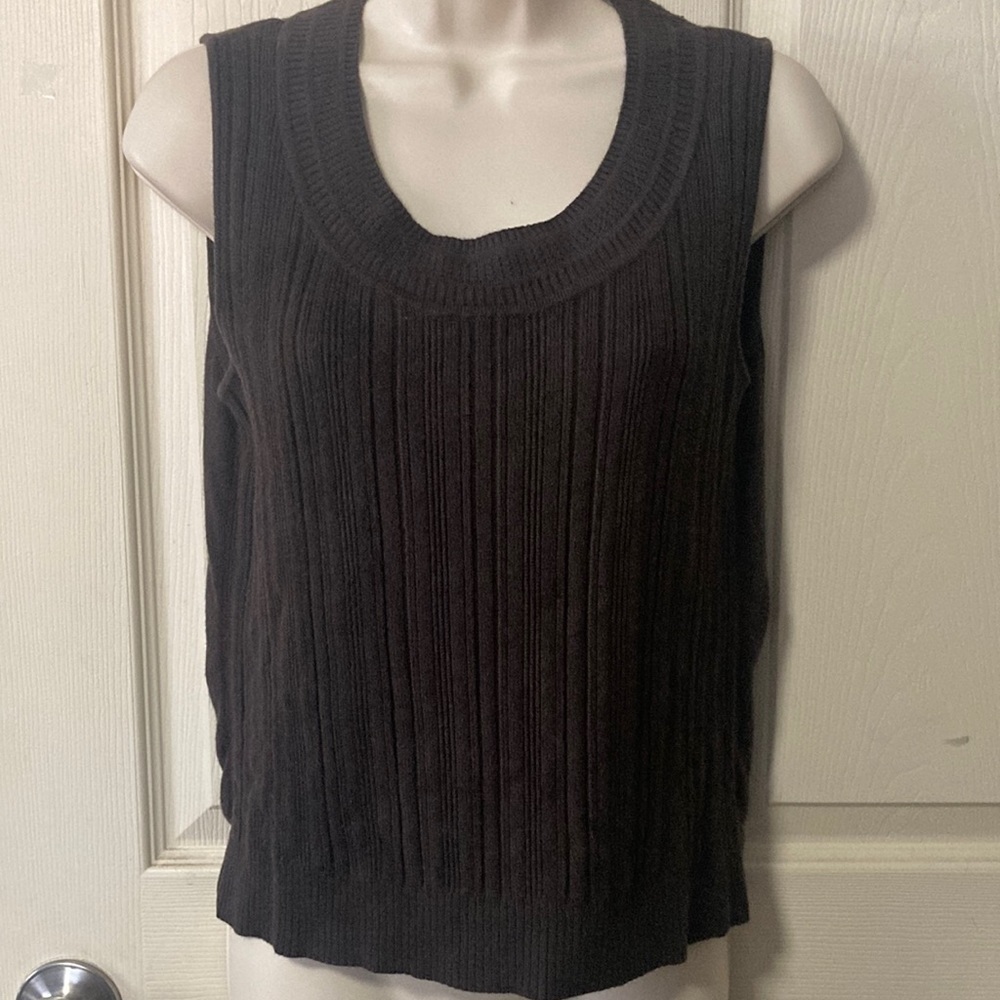 Chocolate ribbed sleeveless sweater